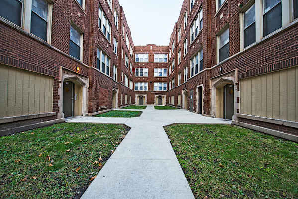 1108 E 82nd St property